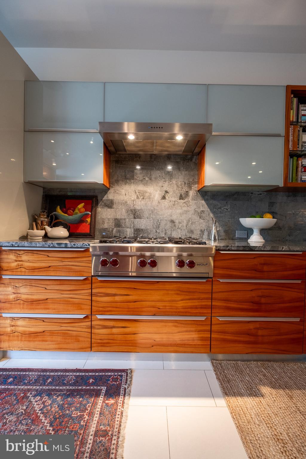 136 North 22nd Street Philadelphia, PA 19103 - Photo 18 of 78 a kitchen with a stove and a cabinet