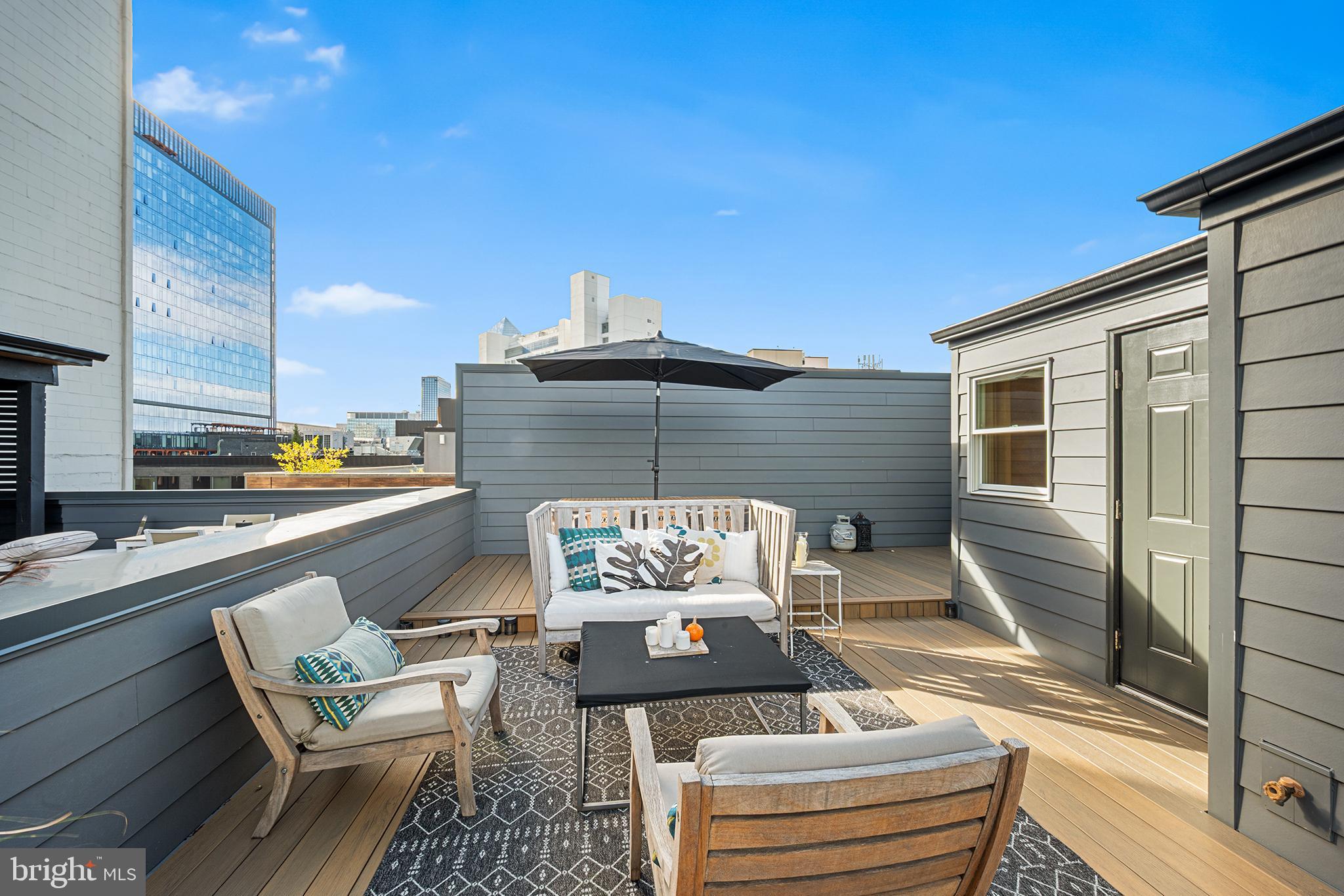 136 North 22nd Street Philadelphia, PA 19103 - Photo 60 of 78 a balcony with couch and chairs