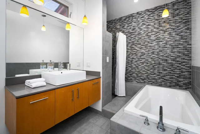 $699,900 | 2702 Woodland Avenue, Duluth, MN 55803