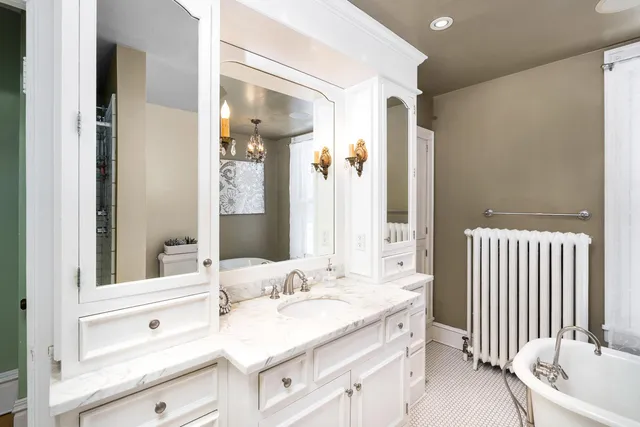 $699,900 | 2702 Woodland Avenue, Duluth, MN 55803