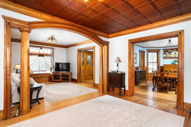 $699,900 | 2702 Woodland Avenue, Duluth, MN 55803