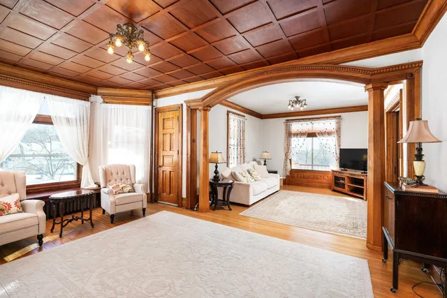 $699,900 | 2702 Woodland Avenue, Duluth, MN 55803