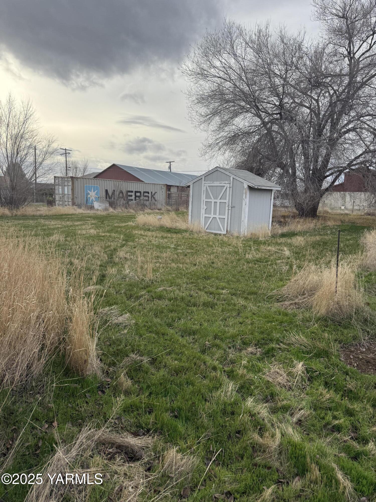 341 Johnson Road Selah, WA 98942 - Photo 5 of 6 a view of a house with a yard