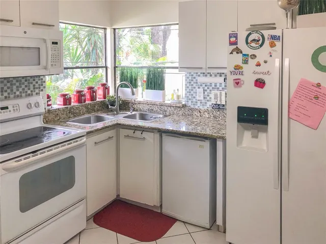 $2,850 | 5614 Hammock Lane, Unit 113, Lauderhill, FL 33319