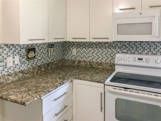 $2,850 | 5614 Hammock Lane, Unit 113, Lauderhill, FL 33319