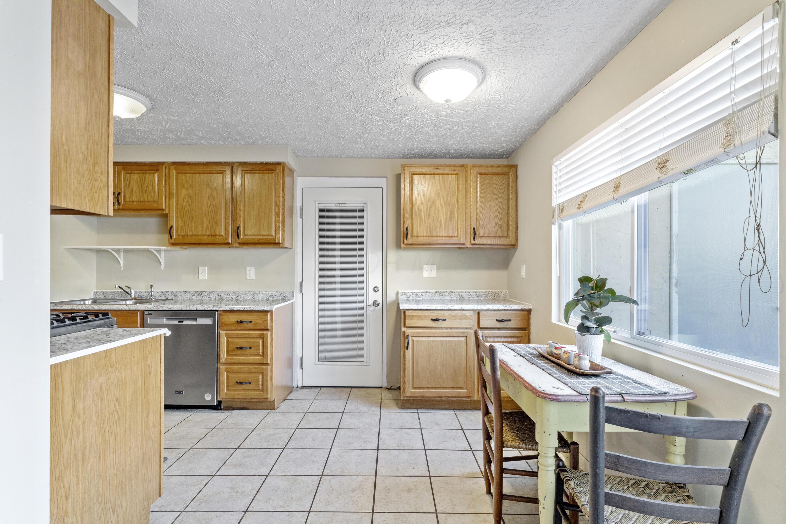 656 Cherry Ridge Road, Unit B Columbus, OH 43228 - Photo 7 of 25 dsc05020