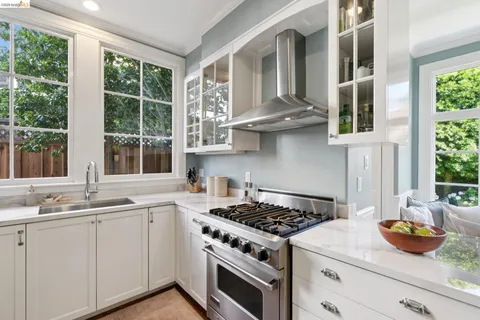 $1,795,000 | 901 Paramount Road, Oakland, CA 94610