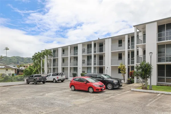 $3,200 | 45-697 Kamehameha Highway, Unit 112, Kaneohe, HI 96744