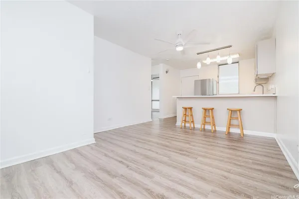 $3,200 | 45-697 Kamehameha Highway, Unit 112, Kaneohe, HI 96744