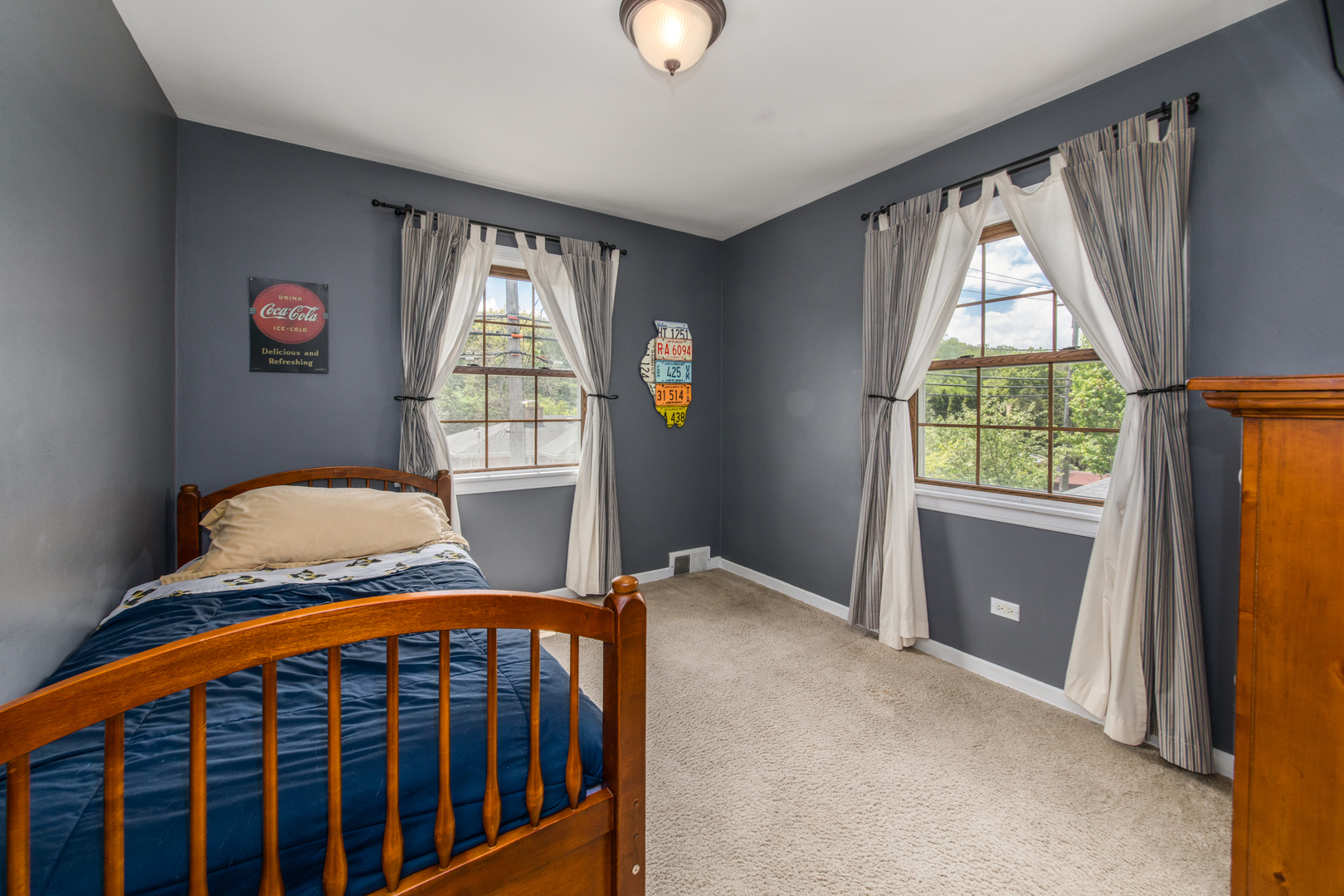 1116 South Aldine Avenue Park Ridge, IL 60068 - Photo 16 of 31 a view of an empty room and window