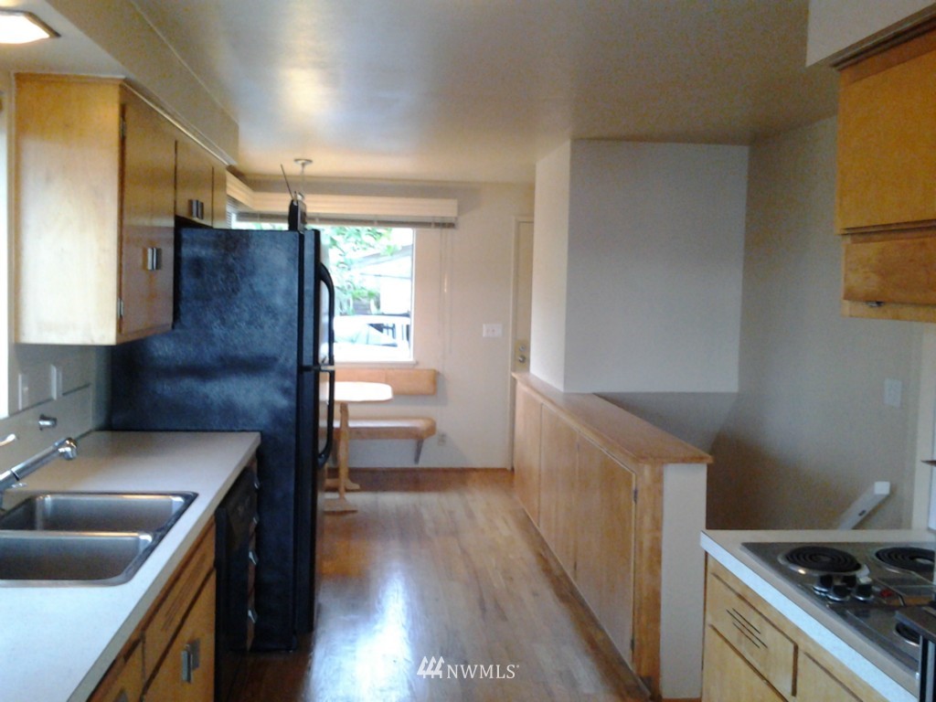 10008 Rainier Avenue South Seattle, WA 98178 - Photo 4 of 12