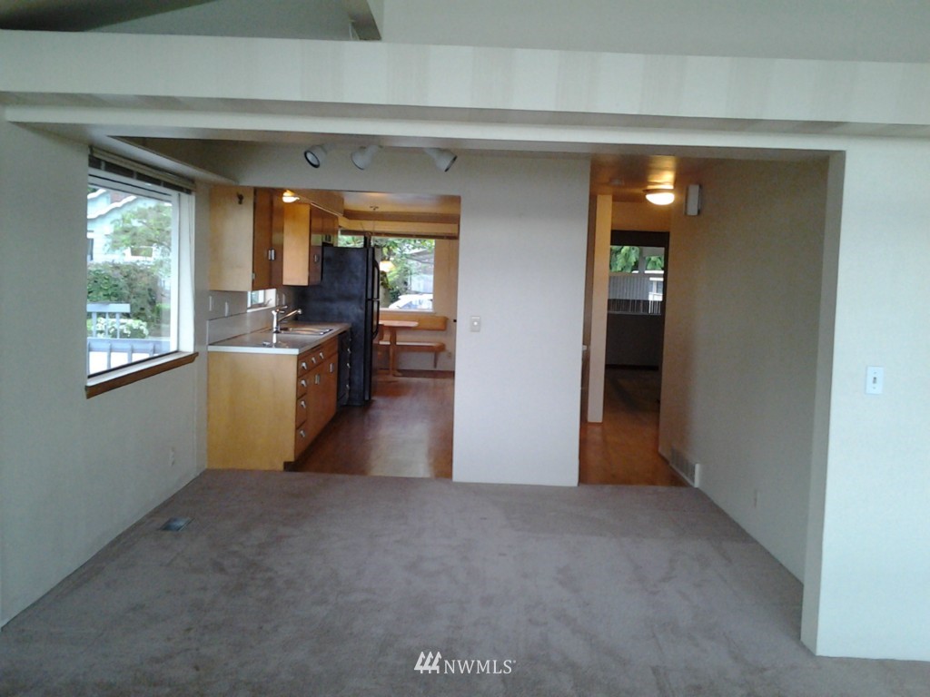 10008 Rainier Avenue South Seattle, WA 98178 - Photo 7 of 12