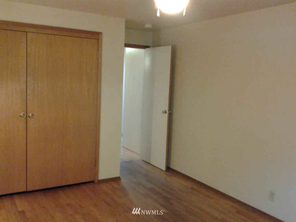 10008 Rainier Avenue South Seattle, WA 98178 - Photo 9 of 12