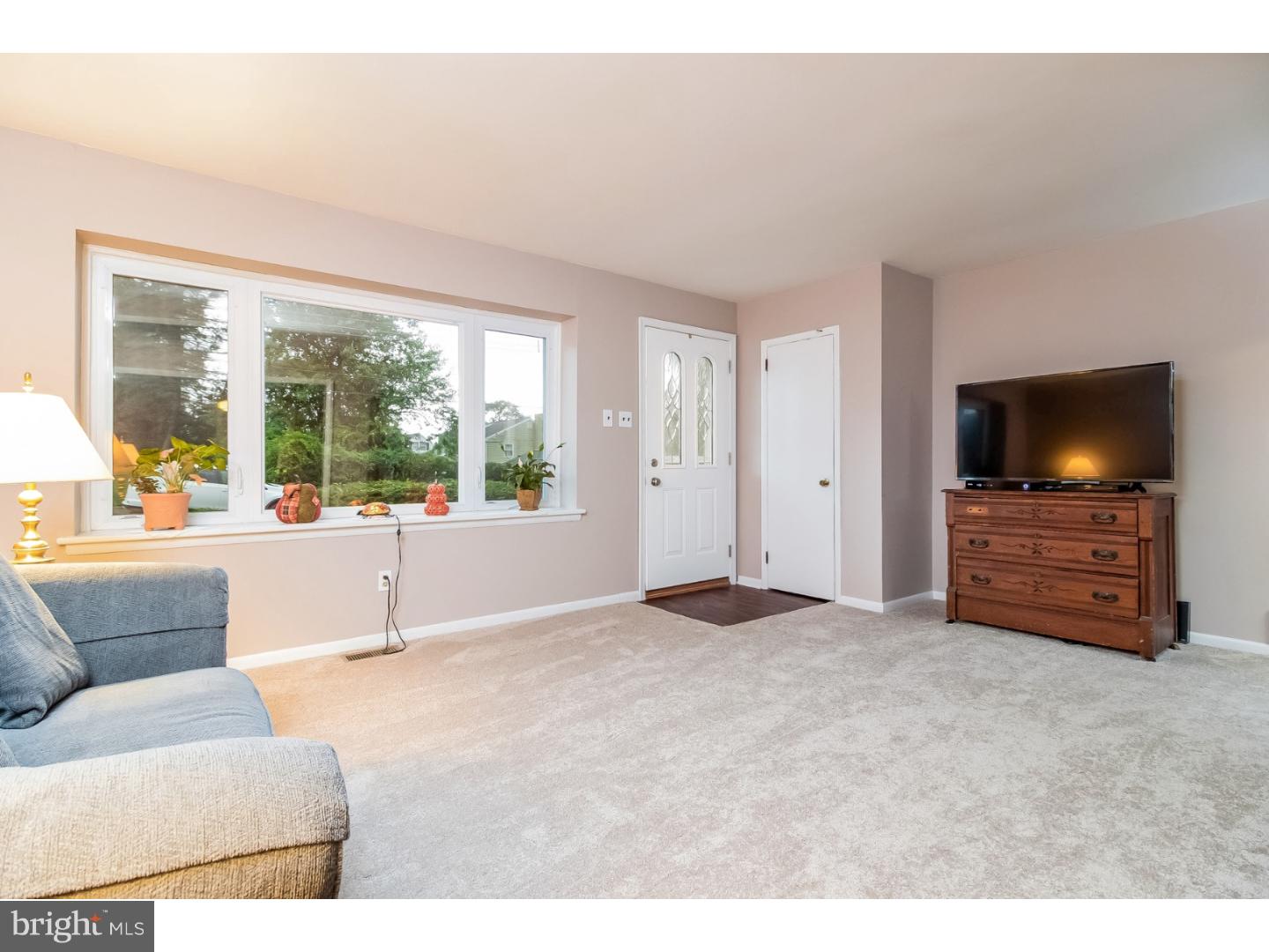 200 Surrey Road Chalfont, PA 18914 - Photo 3 of 23 Living Room