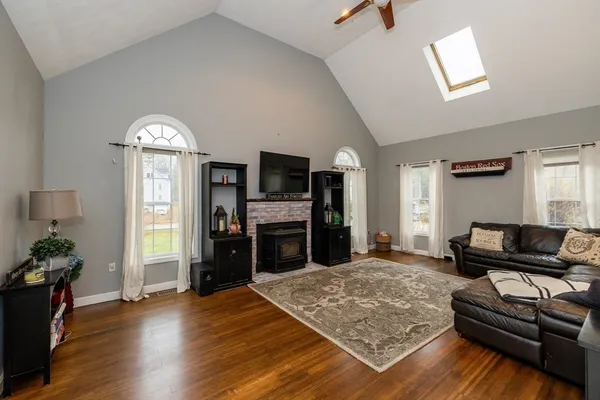 $849,900 | 142 River Road, Pepperell, MA 01463
