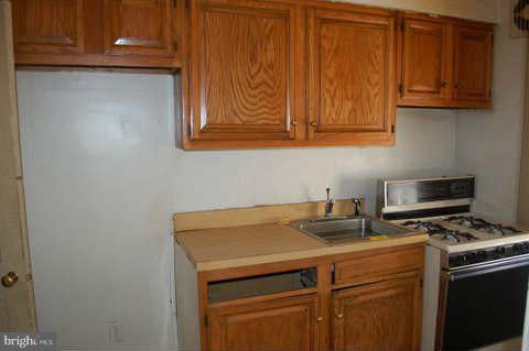 1086 Cameron Road Baltimore, MD 21212 - Photo 5 of 9 Kitchen