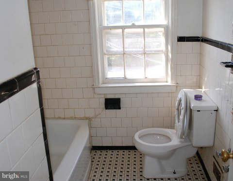 1086 Cameron Road Baltimore, MD 21212 - Photo 7 of 9 Bath