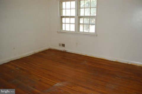 1086 Cameron Road Baltimore, MD 21212 - Photo 8 of 9 Bedroom