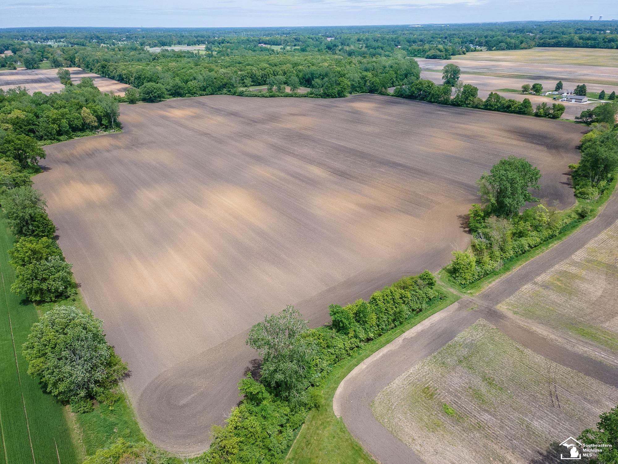 3754 Stewart Road Monroe, MI 48162 - Photo 8 of 36 50213412-645dc20c-c2fe-4fb2-87ba-b40c09374aad.JPG