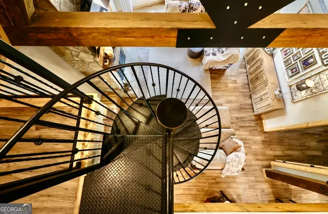 a view of entryway and kitchen