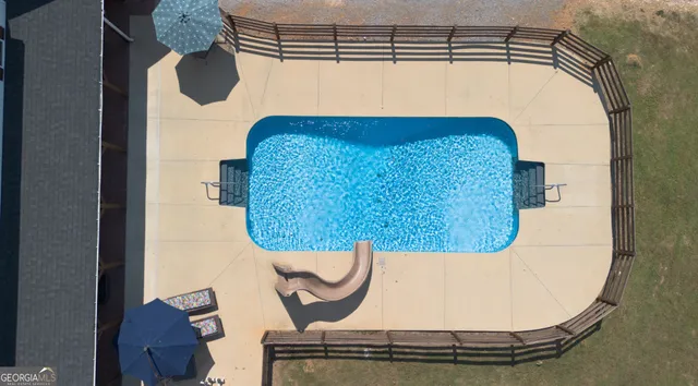 a close view of light fixtures