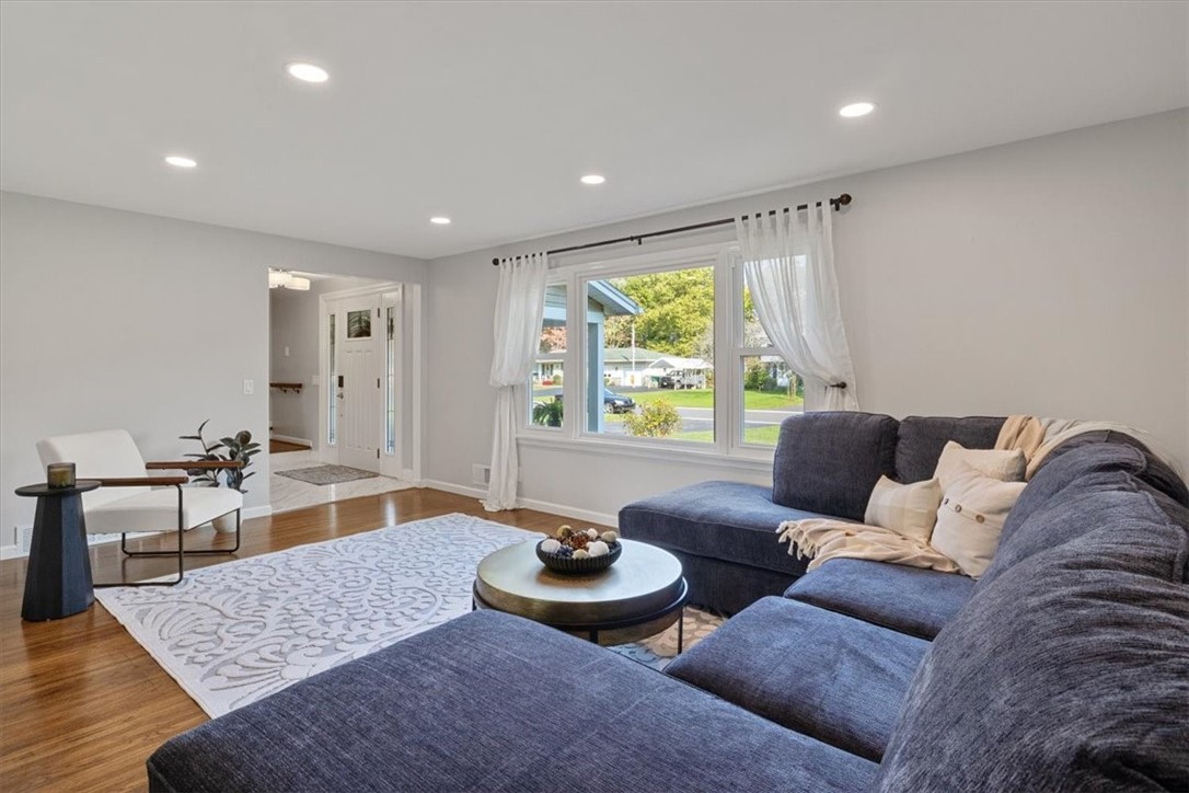 697 Shadow Wood Lane Webster, NY 14580 - Photo 14 of 40