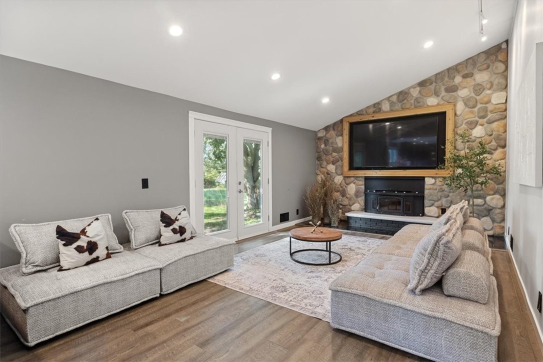 697 Shadow Wood Lane Webster, NY 14580 - Photo 9 of 40