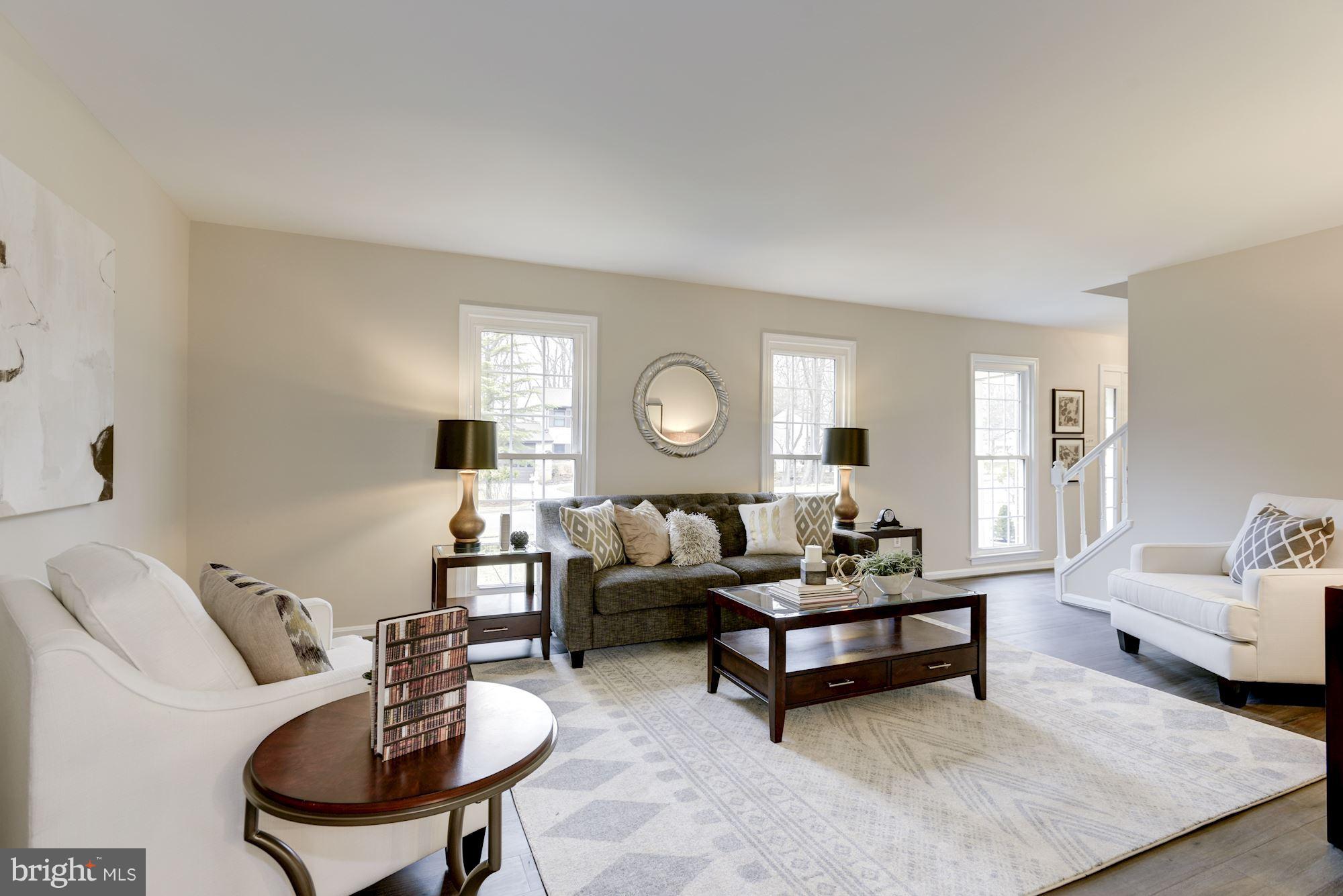 12352 Lima Lane Reston, VA 20191 - Photo 4 of 26 Living Room