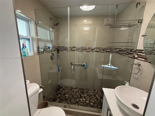 $2,000 | 11602 Northwest 58th Avenue, Unit EFF, Hialeah, FL 33012
