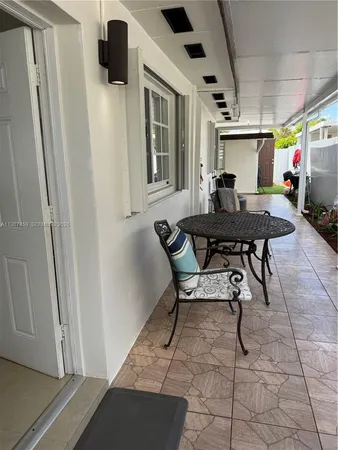 $2,000 | 11602 Northwest 58th Avenue, Unit EFF, Hialeah, FL 33012