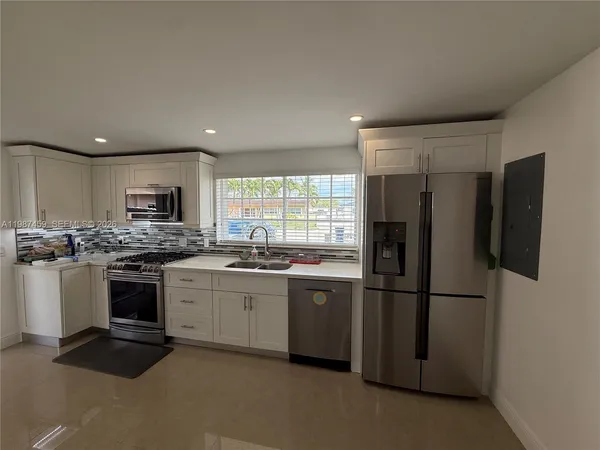$2,000 | 11602 Northwest 58th Avenue, Unit EFF, Hialeah, FL 33012