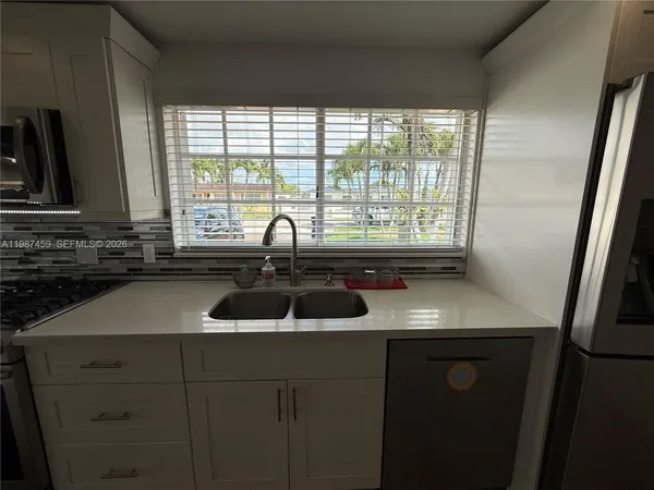 $2,000 | 11602 Northwest 58th Avenue, Unit EFF, Hialeah, FL 33012