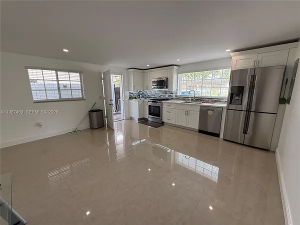 $2,000 | 11602 Northwest 58th Avenue, Unit EFF, Hialeah, FL 33012