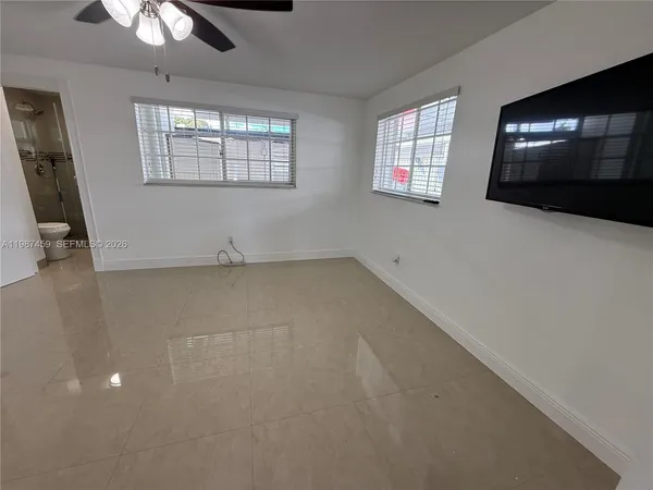 $2,000 | 11602 Northwest 58th Avenue, Unit EFF, Hialeah, FL 33012