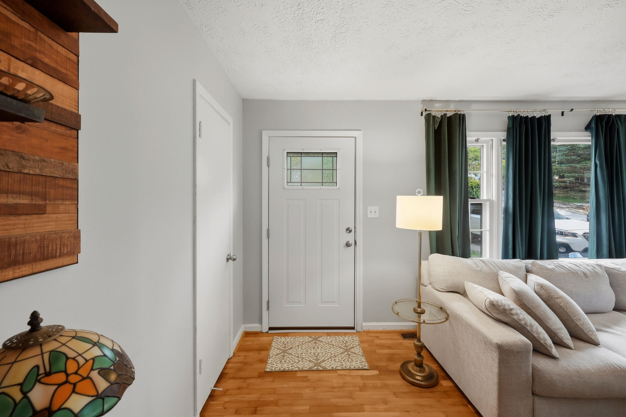 249 Rancho Drive Frankfort, KY 40601 - Photo 4 of 29 6_pend3916