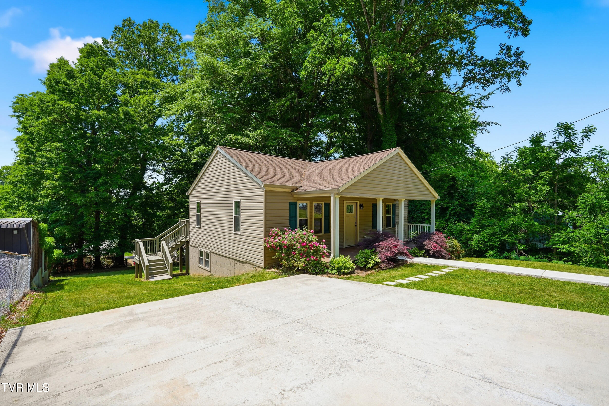 1516 Rock Rose Road Bristol, TN 37620 - Photo 2 of 38 2_1516 rock rose rd-36