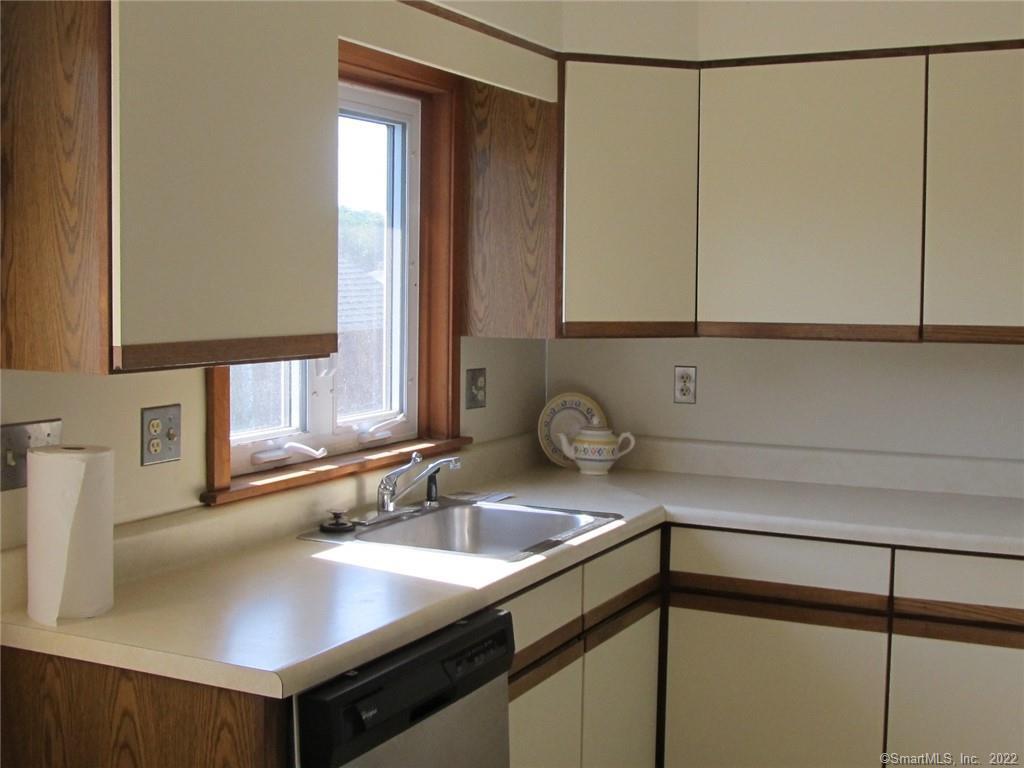 34 Brightwater Road East Lyme, CT 06357 - Photo 8 of 19