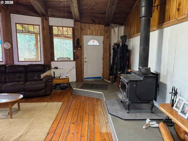 $350,000 | 27201 High Deck Road, Cascadia, OR 97329