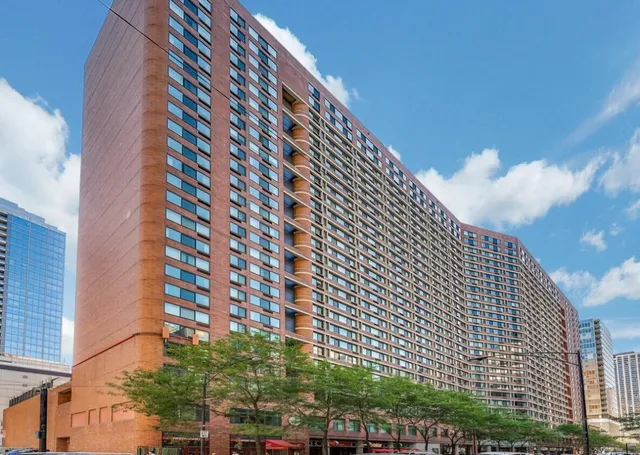 $240,000 | 211 East Ohio Street, Unit 809, Chicago, IL 60611