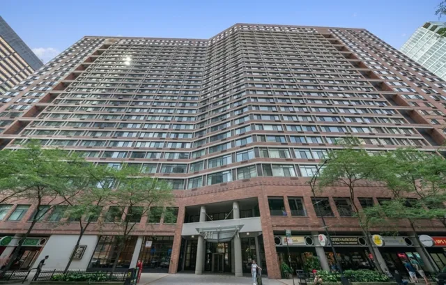 $240,000 | 211 East Ohio Street, Unit 809, Chicago, IL 60611