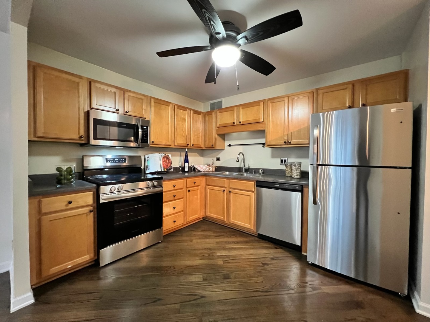 211 East Ohio Street, Unit 809 Chicago, IL 60611 - Photo 7 of 9