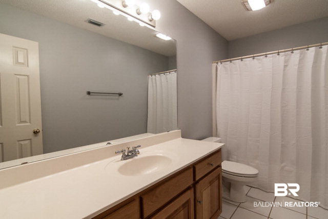 636 Southern Way Daphne, AL 36527 - Photo 29 of 34 Upstairs Bathroom
