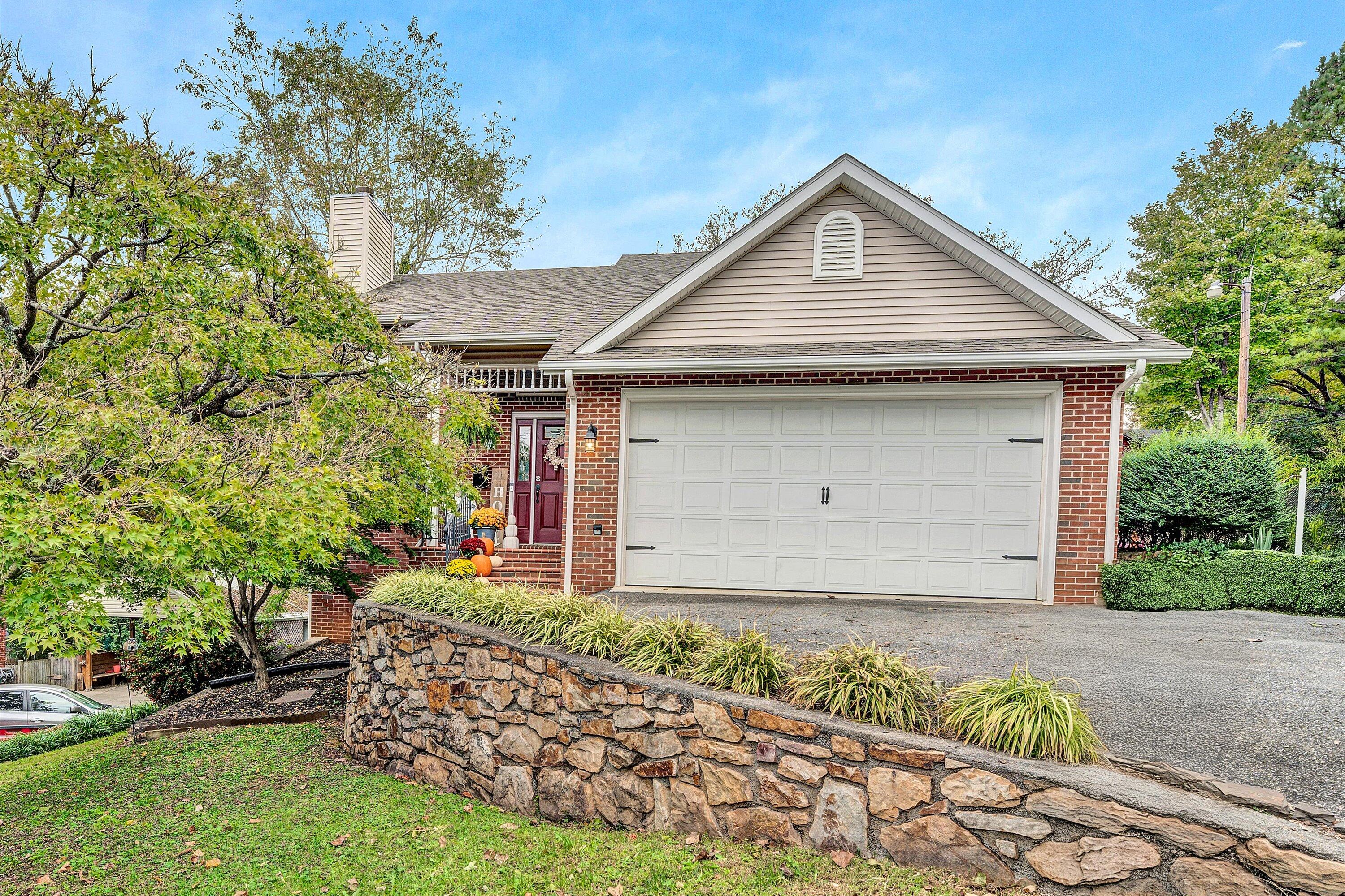 1921 Sheffield Road Southwest Roanoke, VA 24015 - Photo 1 of 33 01-DSC00337