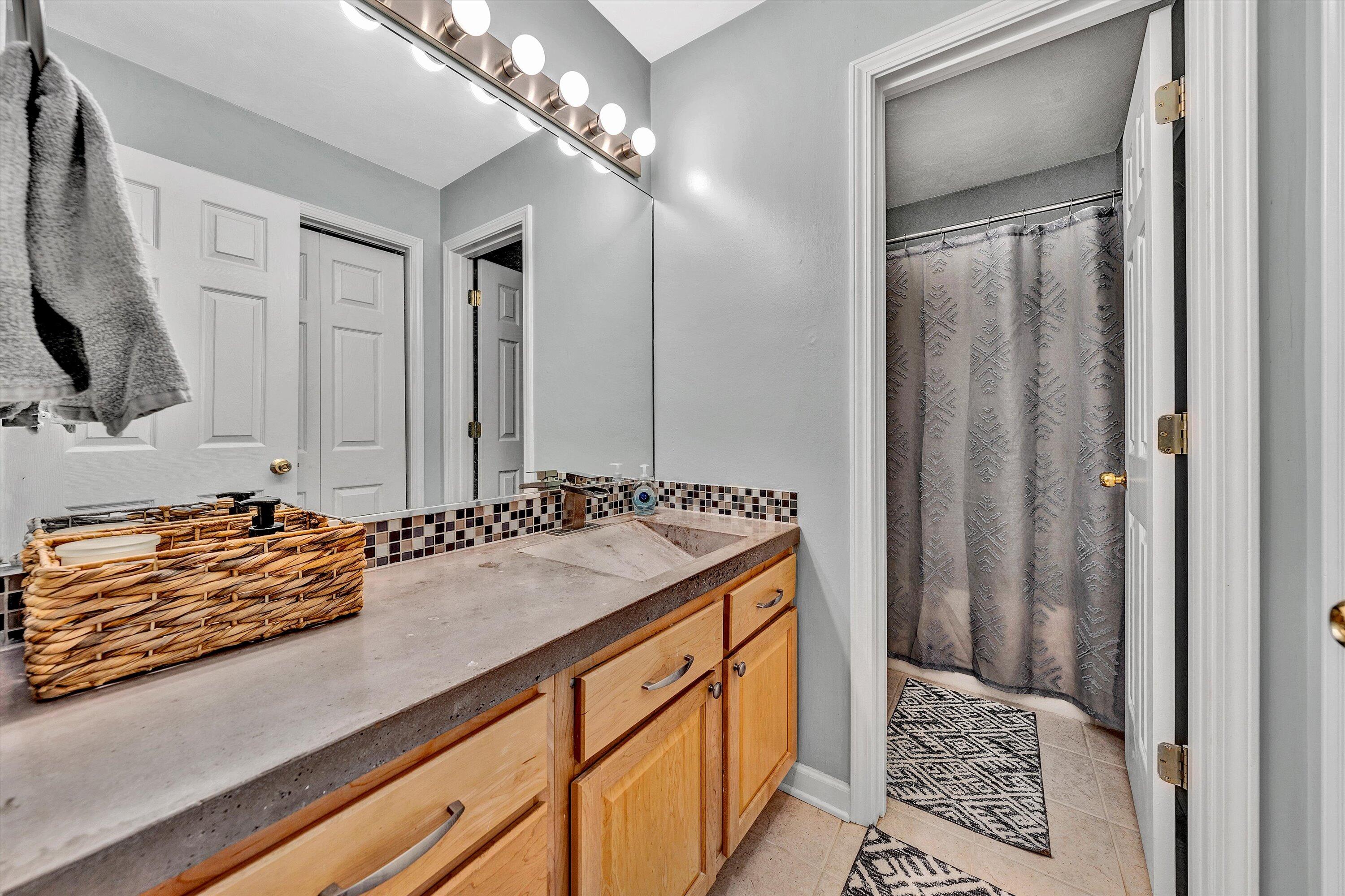 1921 Sheffield Road Southwest Roanoke, VA 24015 - Photo 20 of 33 21-DSC00265