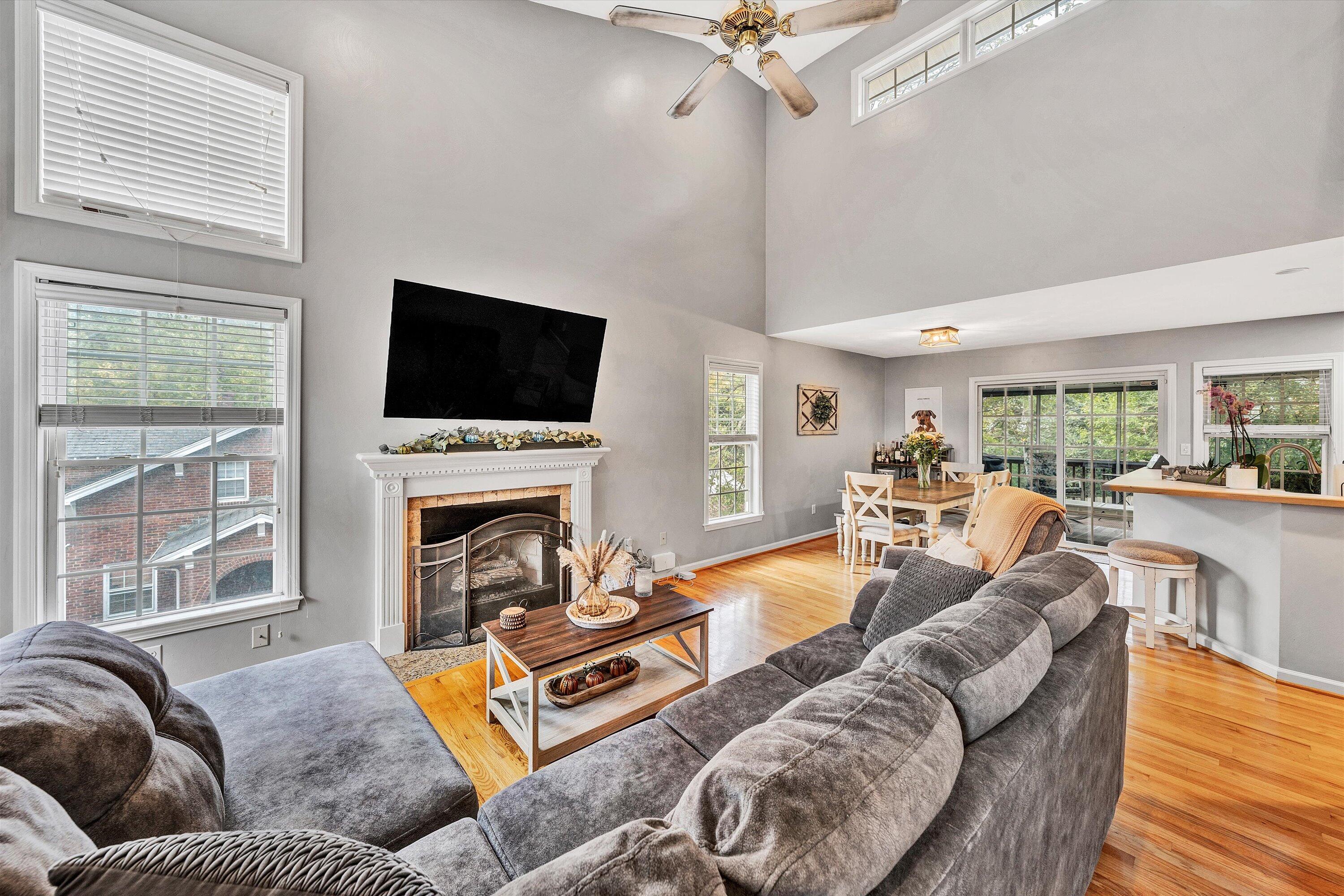 1921 Sheffield Road Southwest Roanoke, VA 24015 - Photo 5 of 33 05-DSC00286