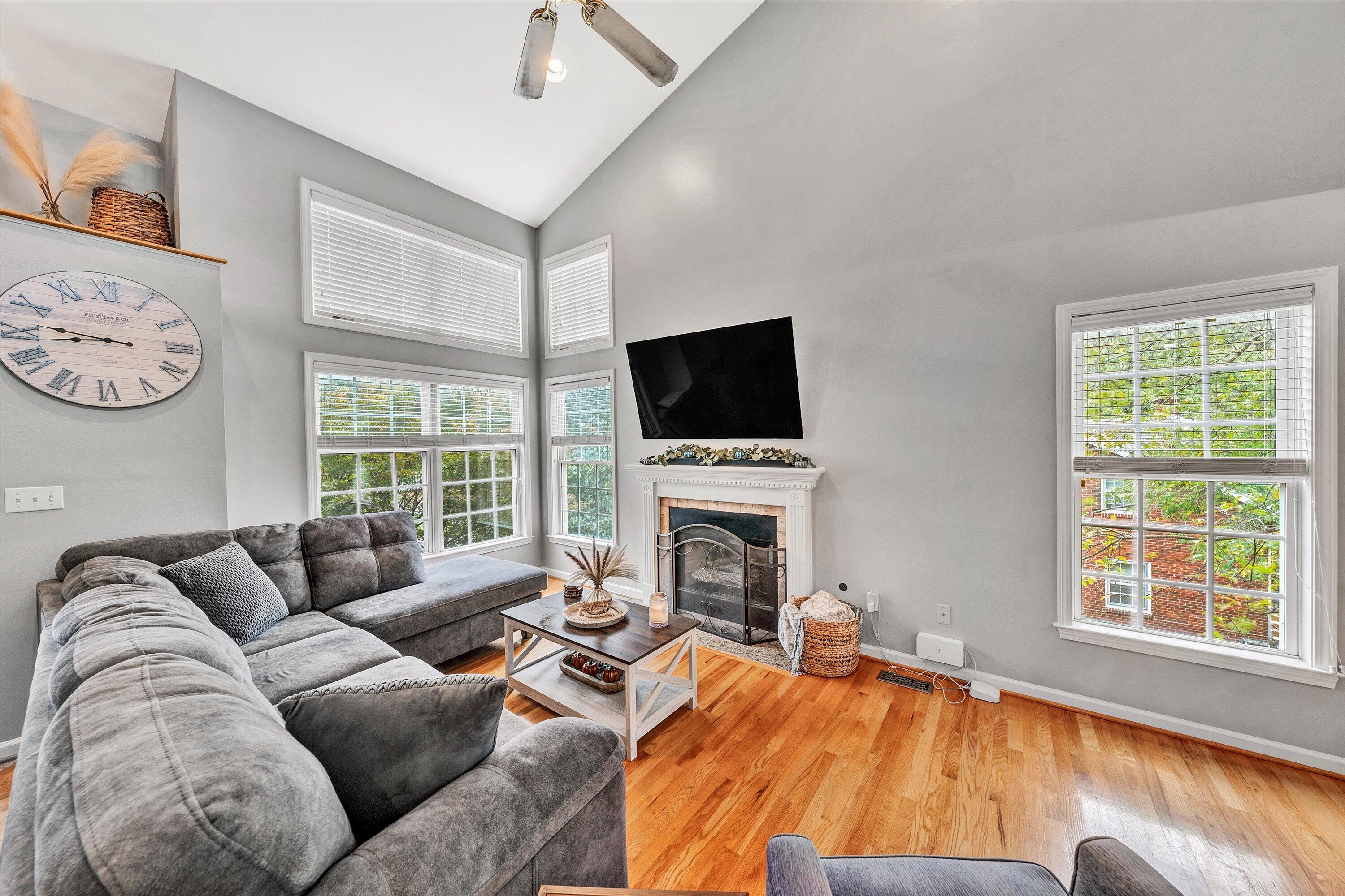 1921 Sheffield Road Southwest Roanoke, VA 24015 - Photo 6 of 33 06-DSC00289