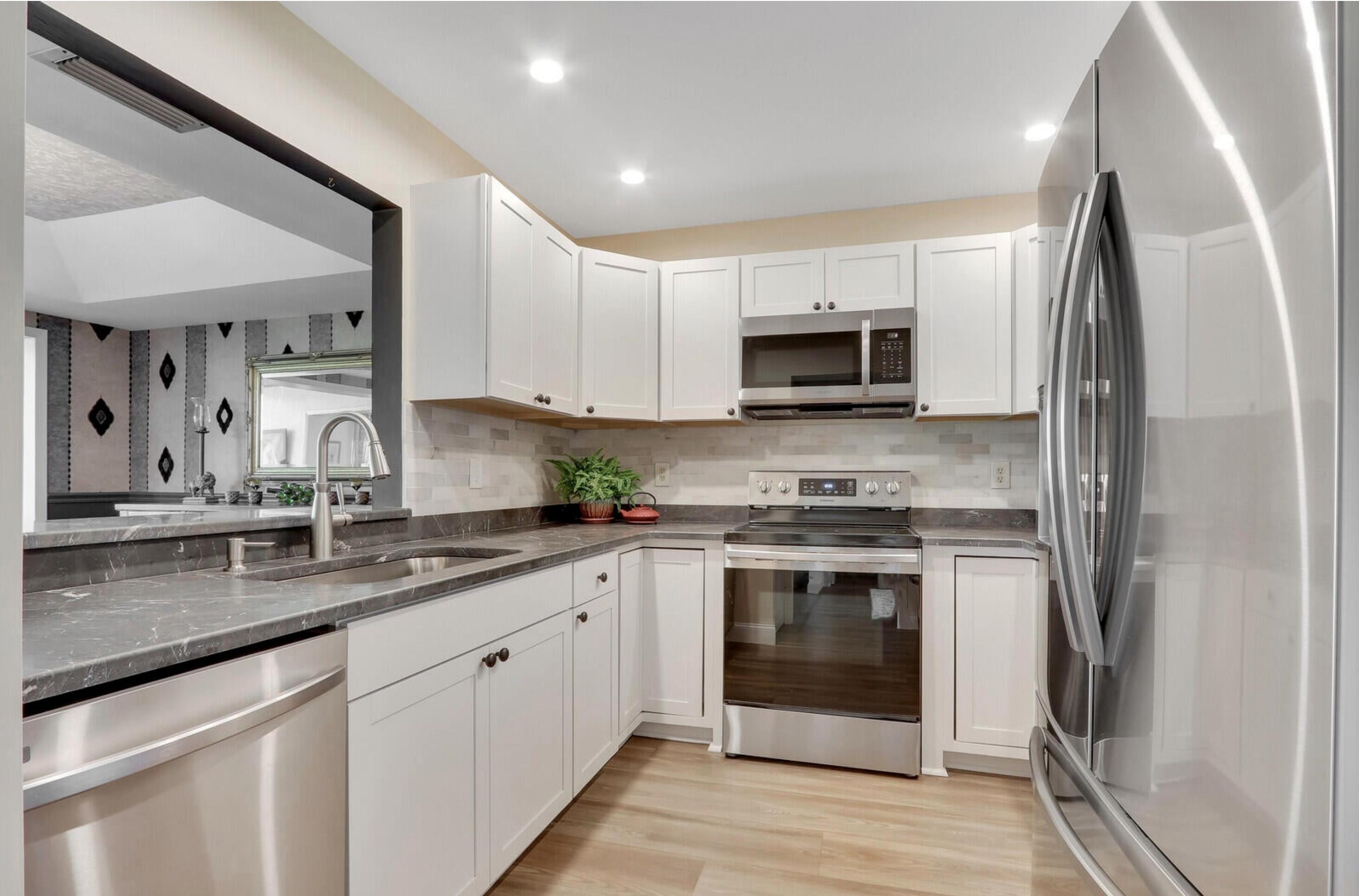 5661 Southeast Foxcross Place Stuart, FL 34997 - Photo 25 of 62 Kitchen 2