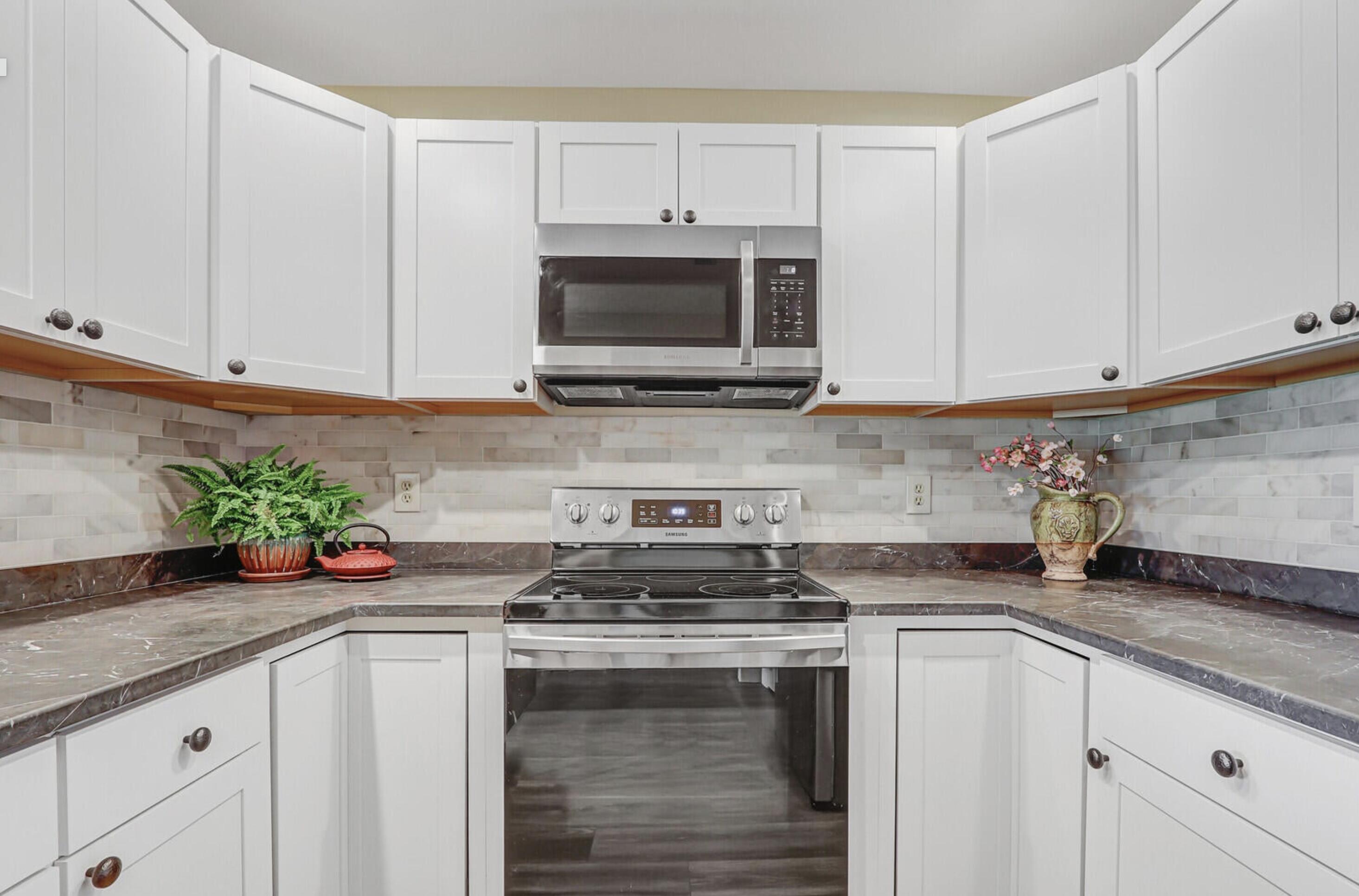 5661 Southeast Foxcross Place Stuart, FL 34997 - Photo 26 of 62 Kitchen 3