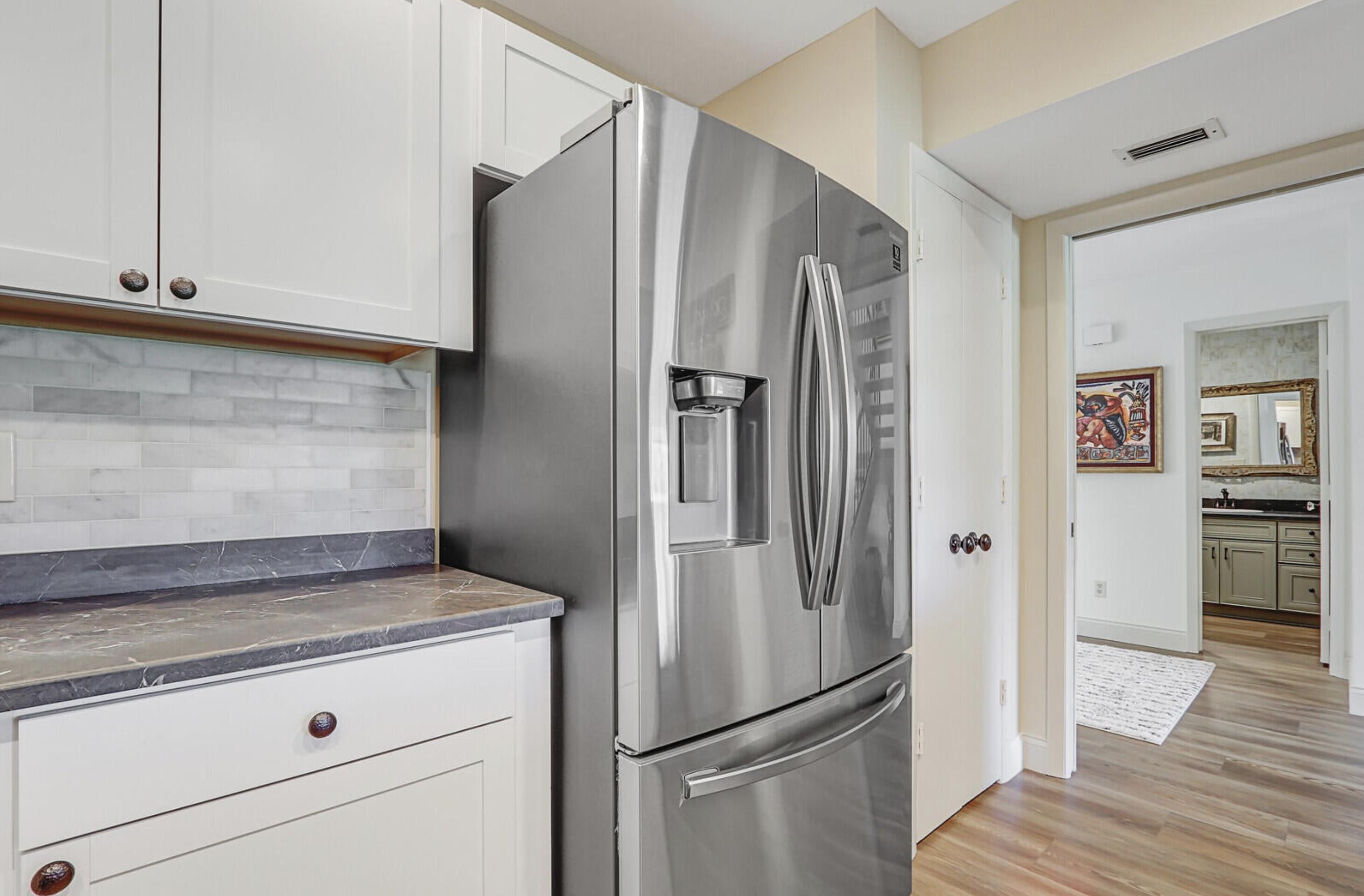 5661 Southeast Foxcross Place Stuart, FL 34997 - Photo 27 of 62 Kitchen 4