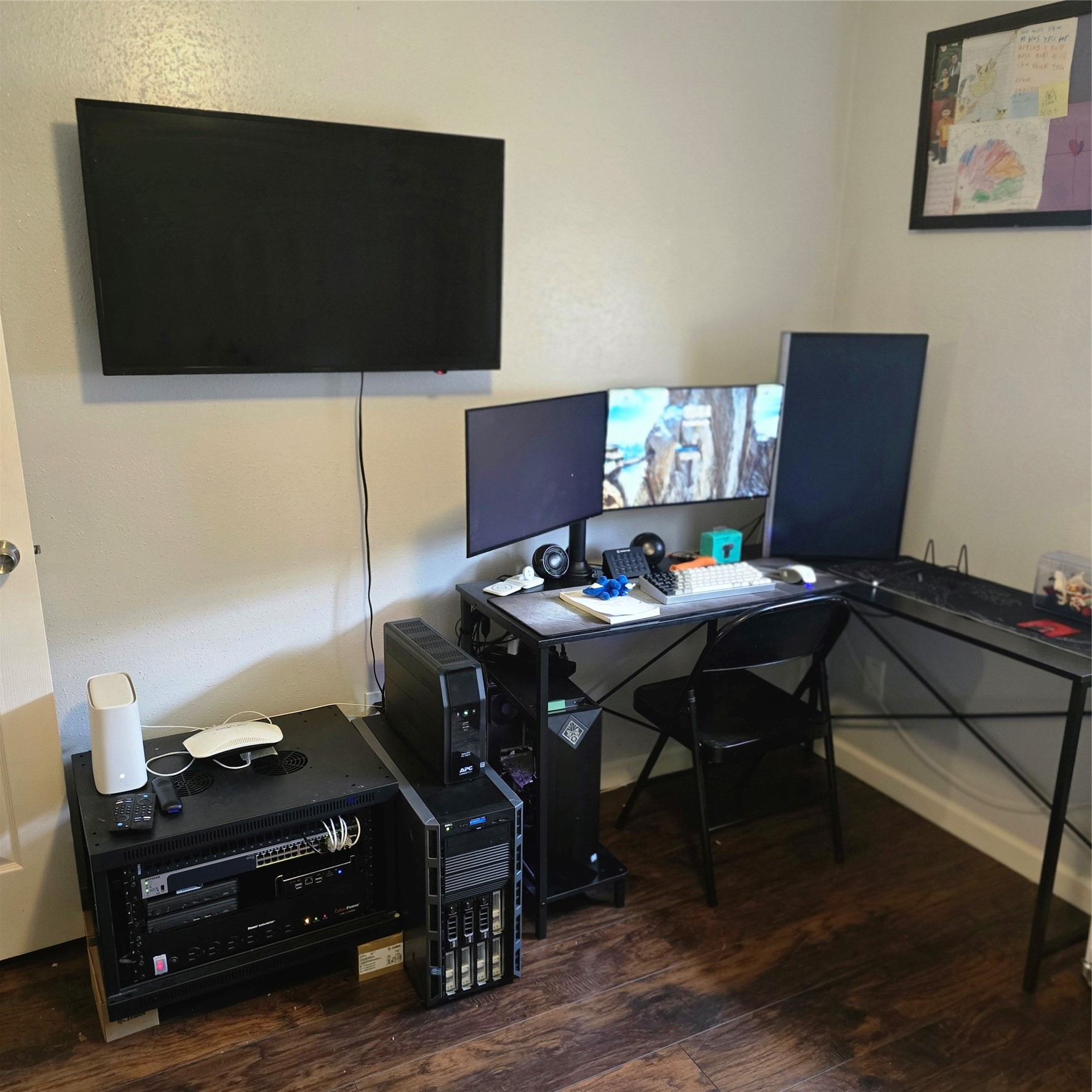 22527 Millgate Drive Spring, TX 77373 - Photo 22 of 30 a living room with furniture and a flat screen tv
